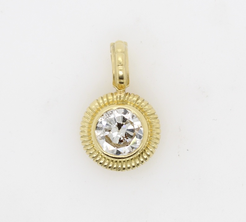 Estate 18 Karat Yellow Gold Diamond Pendant